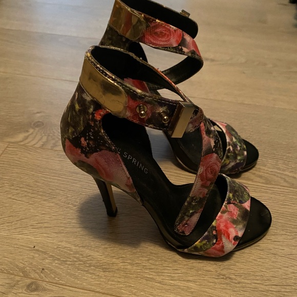 Call it spring floral heels - Picture 4 of 4